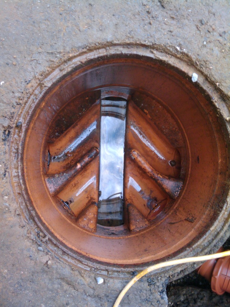 Drainage hole. One of the left inlets was blanked off, so now used for the kitchen sink.